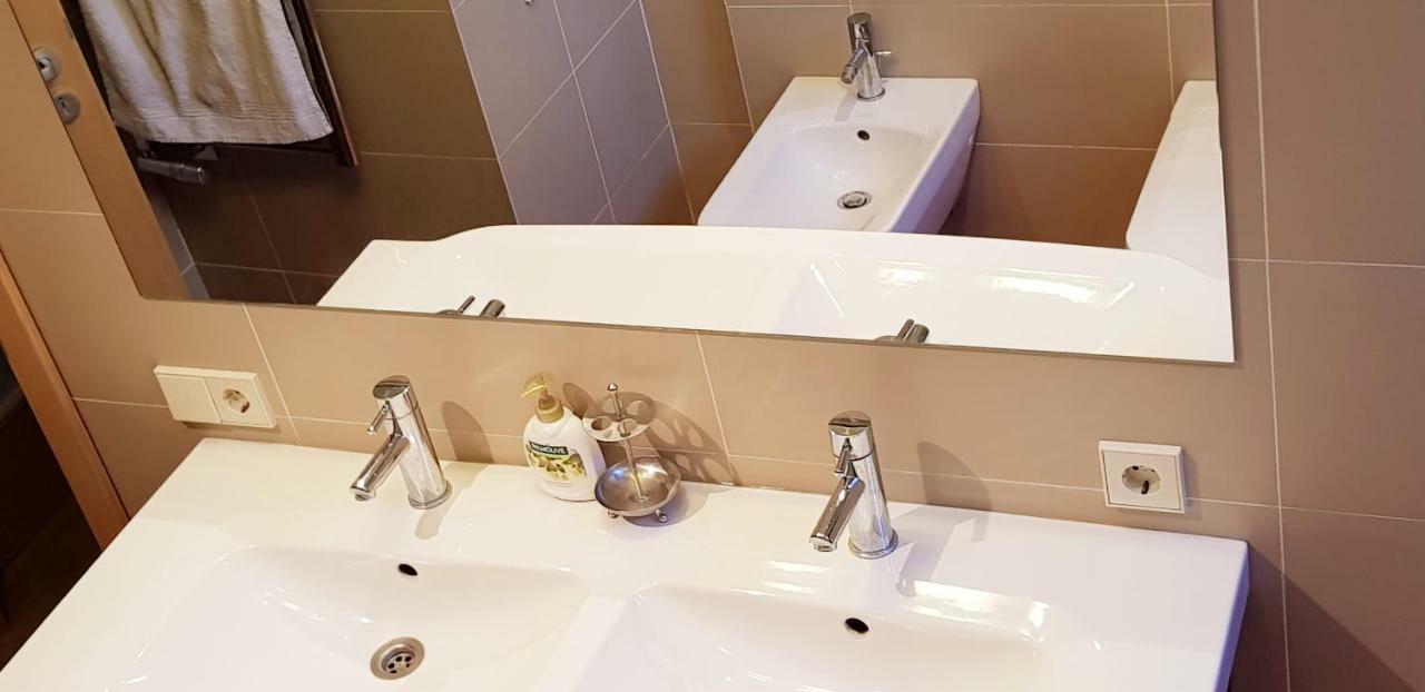 Exceptional Uzupis Bridge 3 Bedroom Apartment VNO Exterior photo