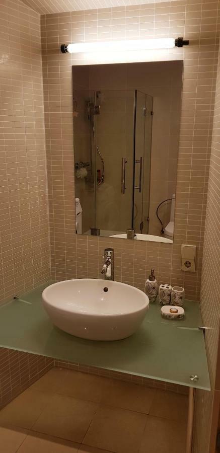 Exceptional Uzupis Bridge 3 Bedroom Apartment VNO Exterior photo